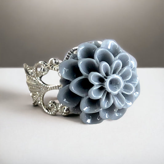 Chrysanthemum — Ring in Vintage Style