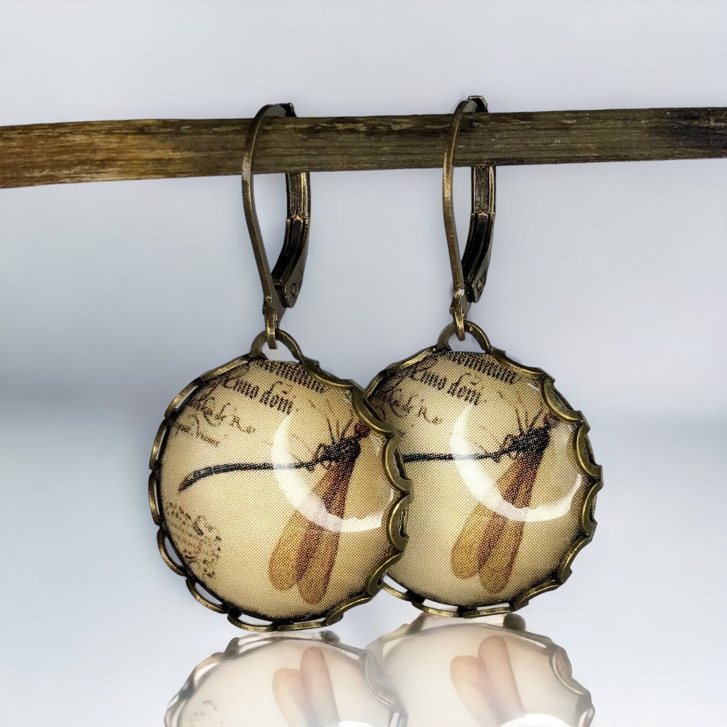 Natural researcher earrings in vintage style