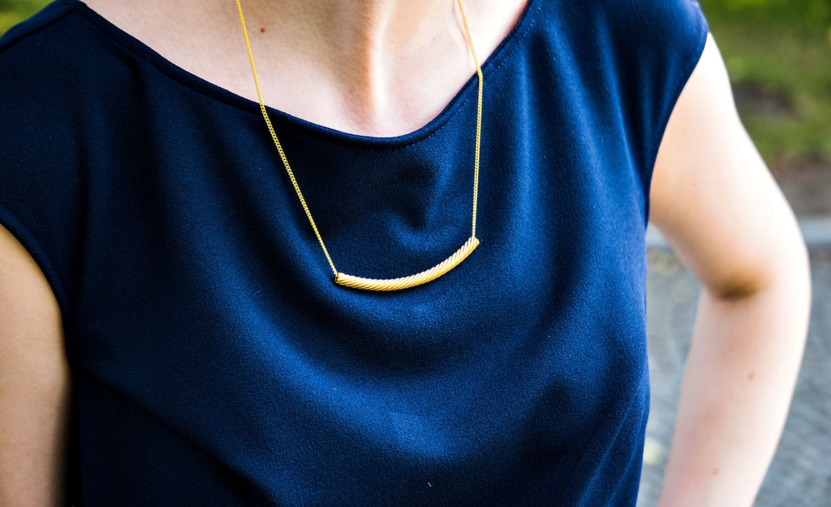Exquisite Vintage: Brass Necklace with Elegant Tube Pendant from the '70s - VIK-121