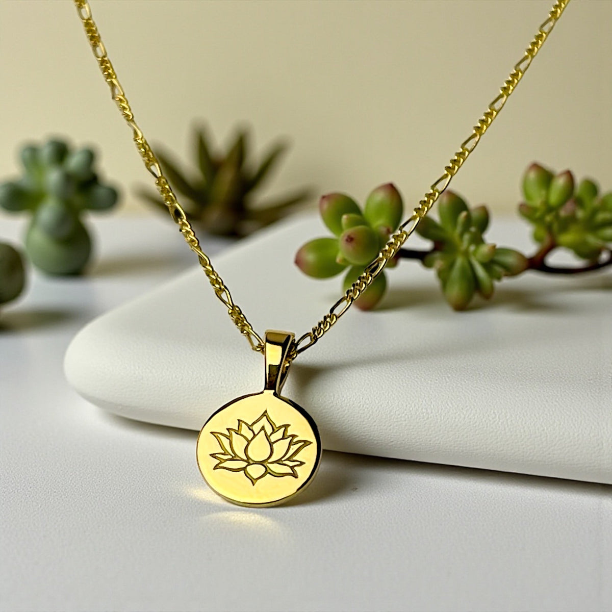 18K Gold-Plated Lotus Necklace Made of 925 Sterling Silver – Hypoallergenic & Allergy-Friendly K925-53