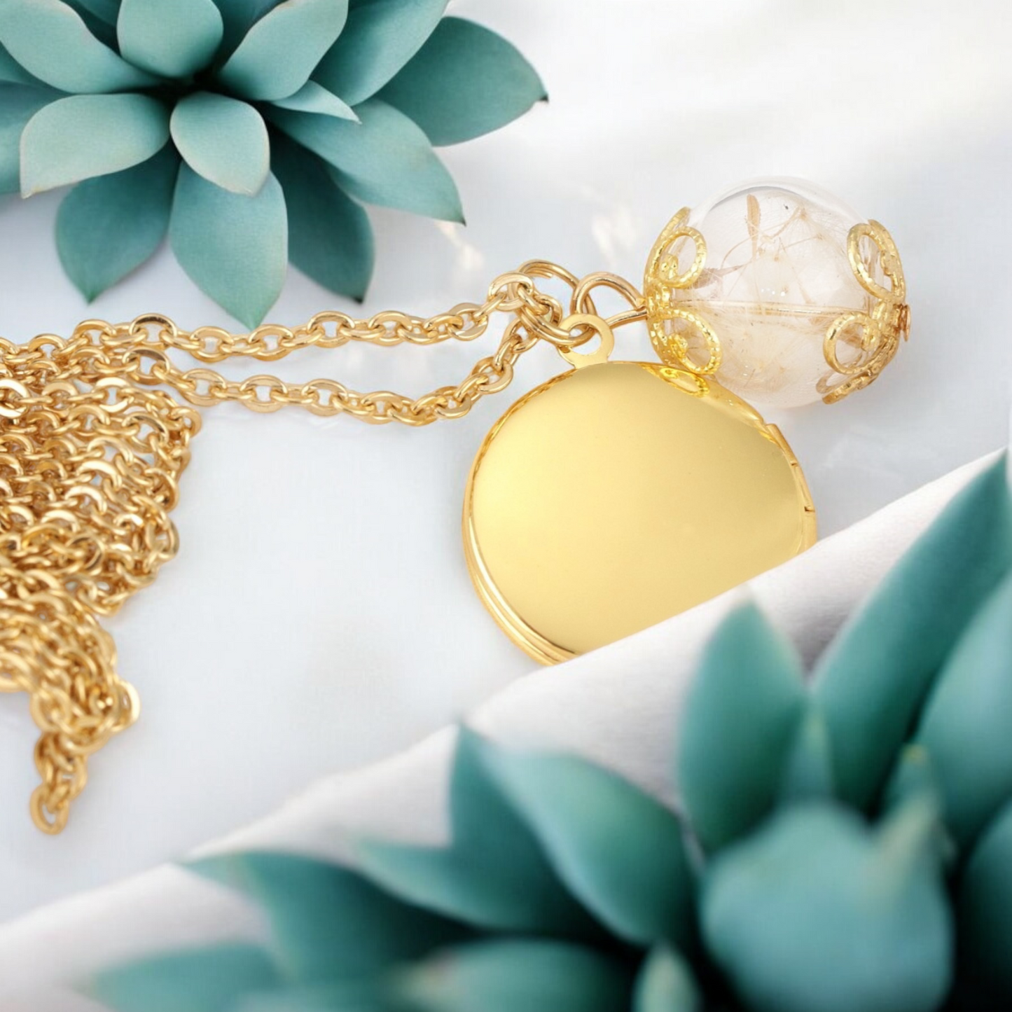 Customizable Dandelion Medaillon Chain with Photoservice - Gold Plated