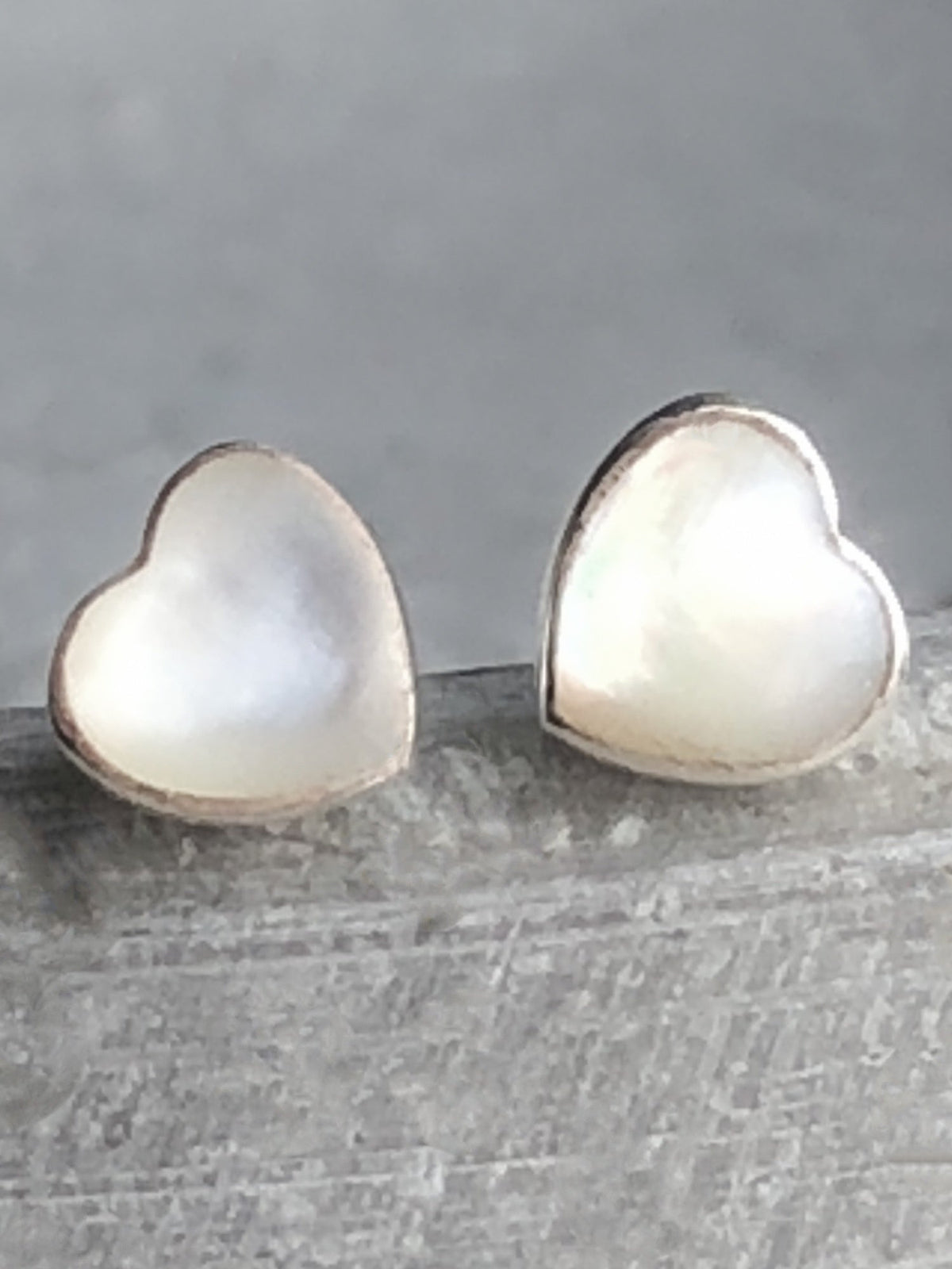 Mini 925 Sterling Silver Mother of Pearl Stud Earrings Hearts (OHR925-88)