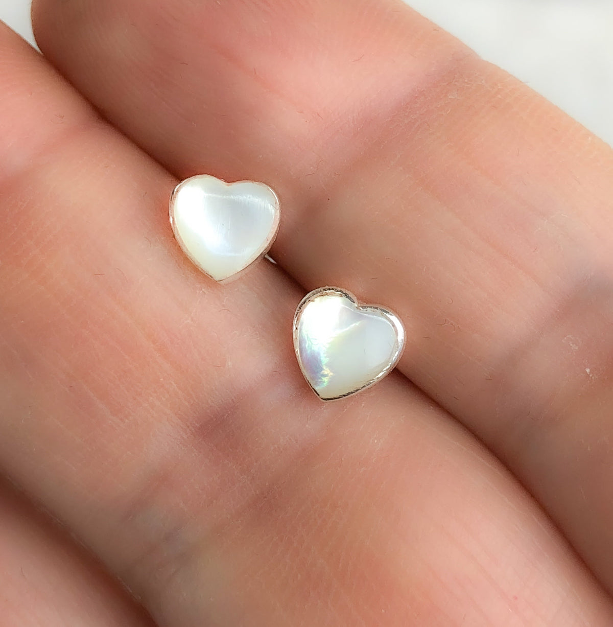 Mini 925 Sterling Silver Mother of Pearl Stud Earrings Hearts (OHR925-88)