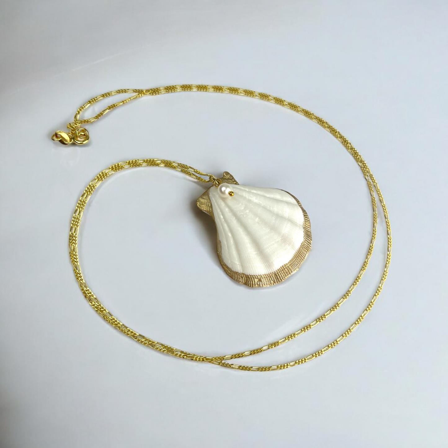 925 Sterling gold gold plated chain with shell and freshwater pearl