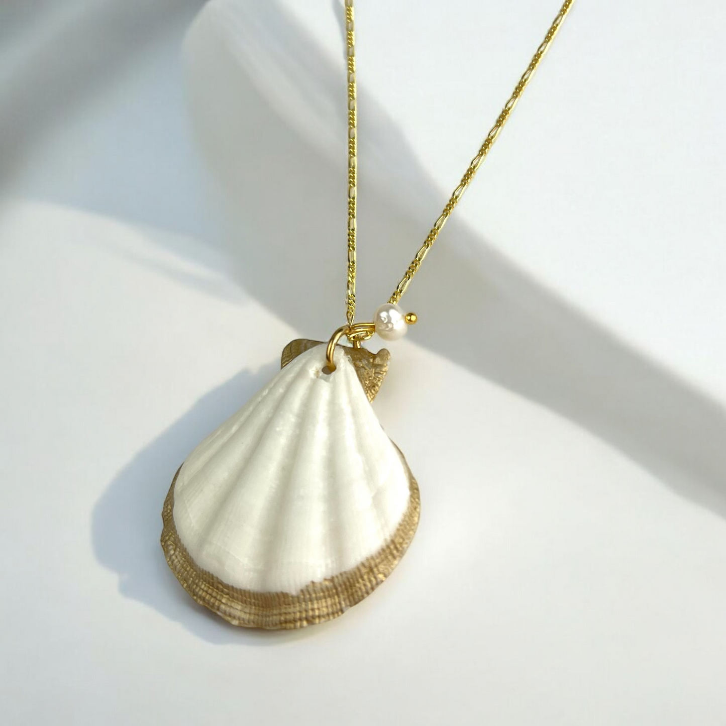 925 Sterling gold gold plated chain with shell and freshwater pearl