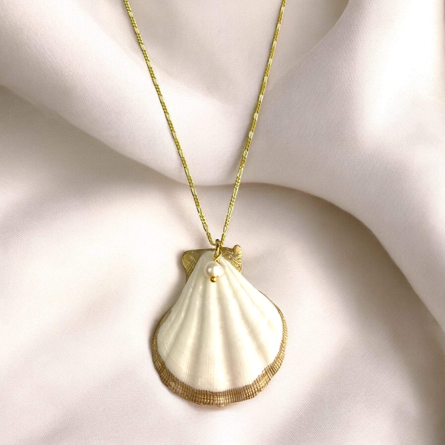 925 Sterling gold gold plated chain with shell and freshwater pearl