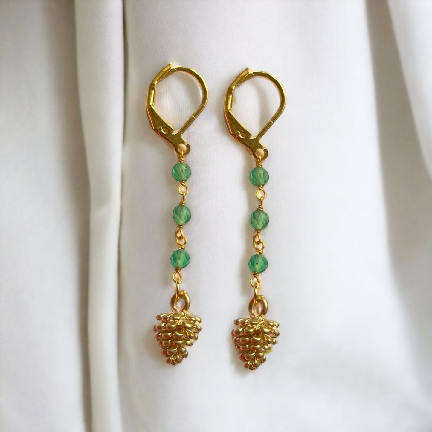 Elegant gold-plated earrings with aventurine beads and pine cone…
