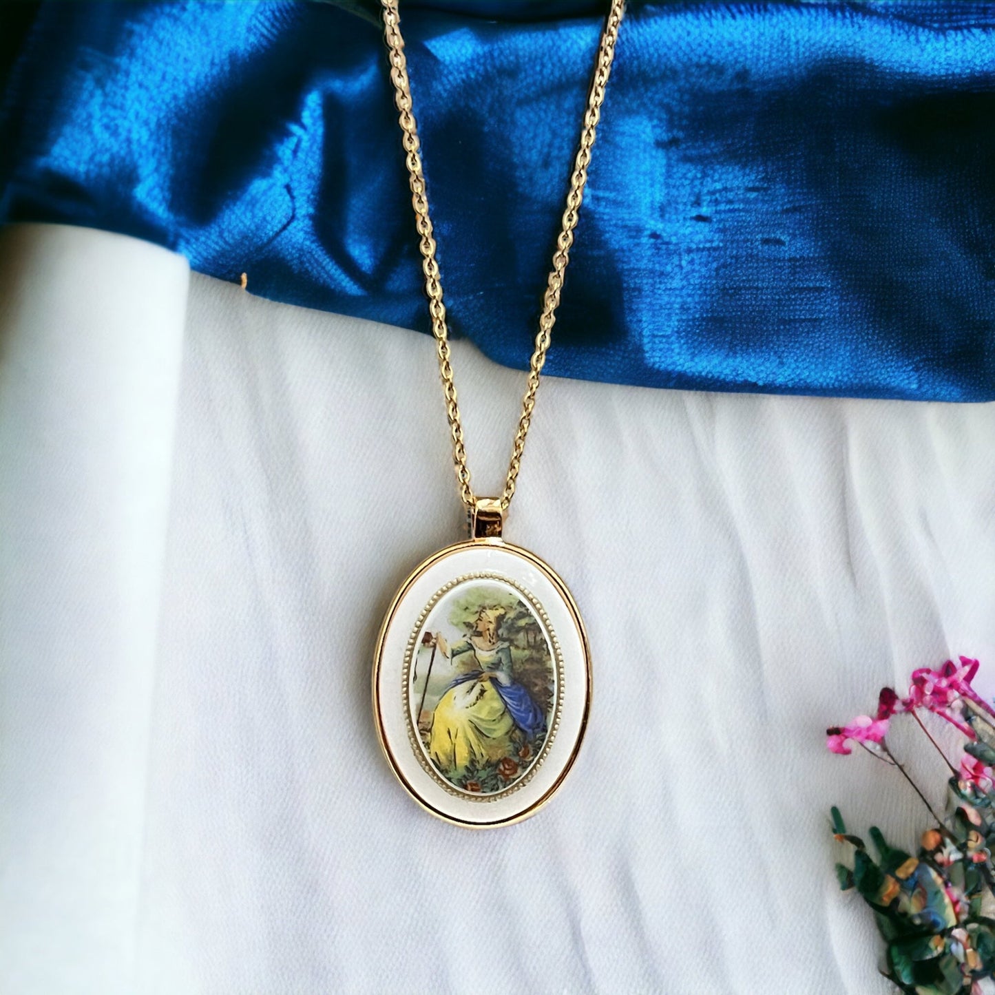 Baroque Elegance: Gilded Necklace with Porcelain Cabochon Pendant…