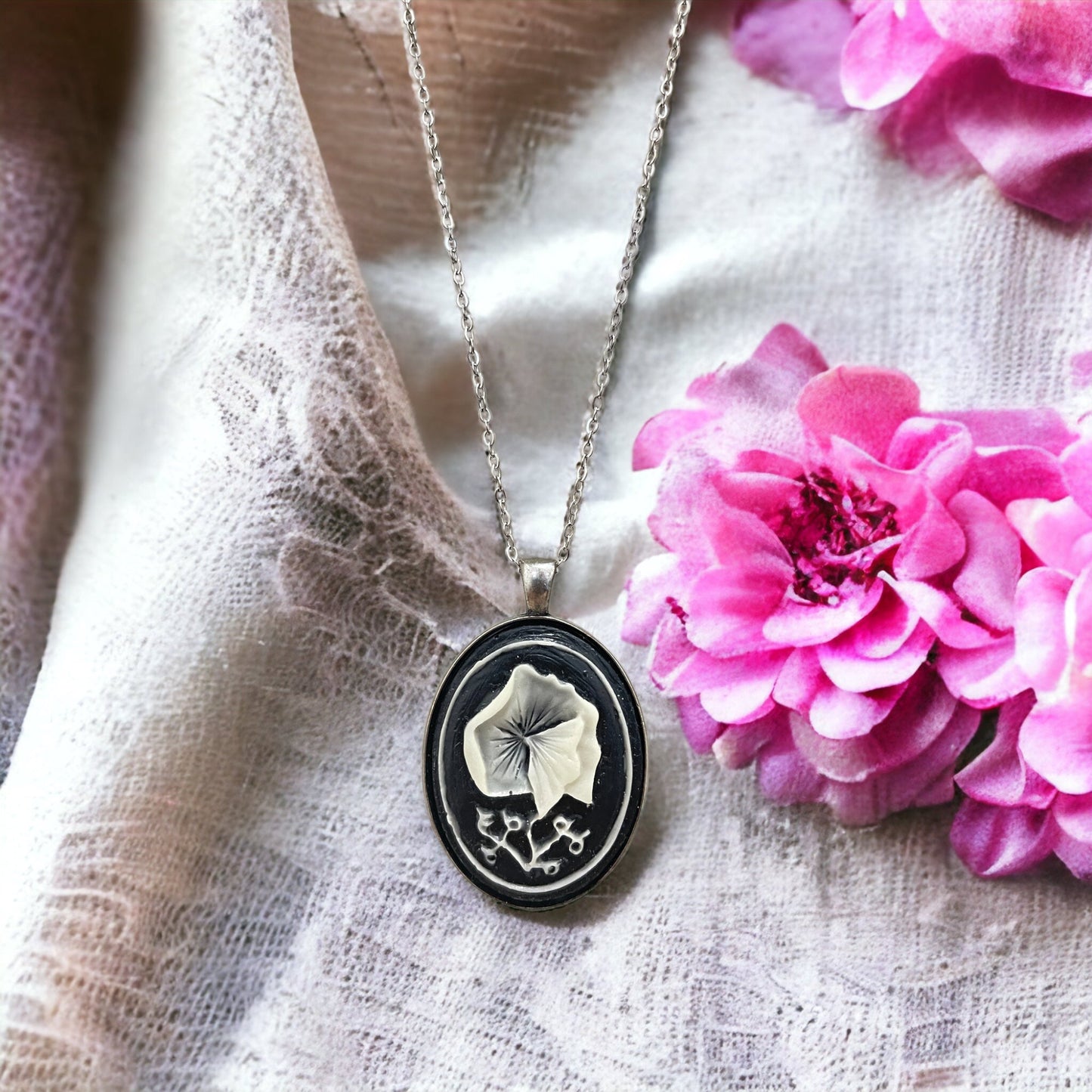 70s Vintage Cameo Pendant in Cream on Black - Silver Plated Chain - VIK