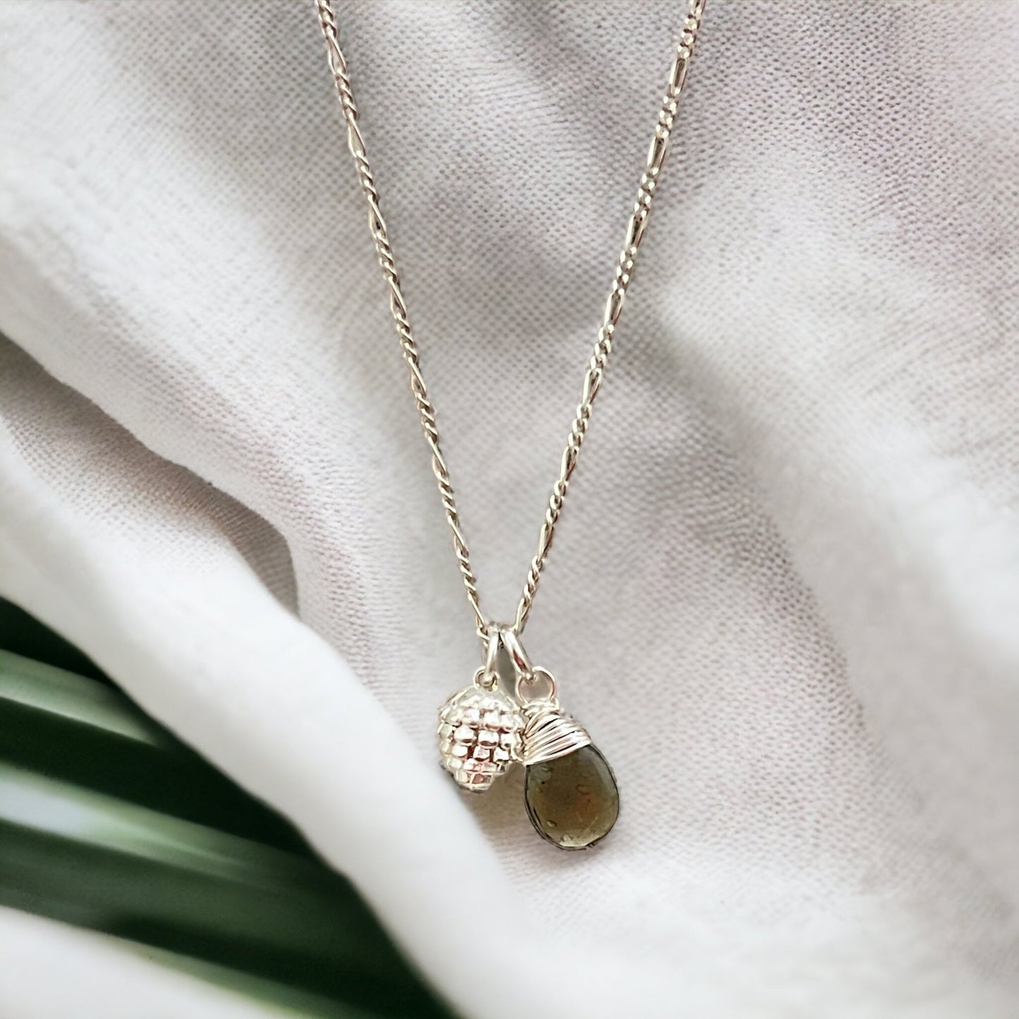 Unique Elegance: 925 Sterling Silver Necklace with Moldavite…