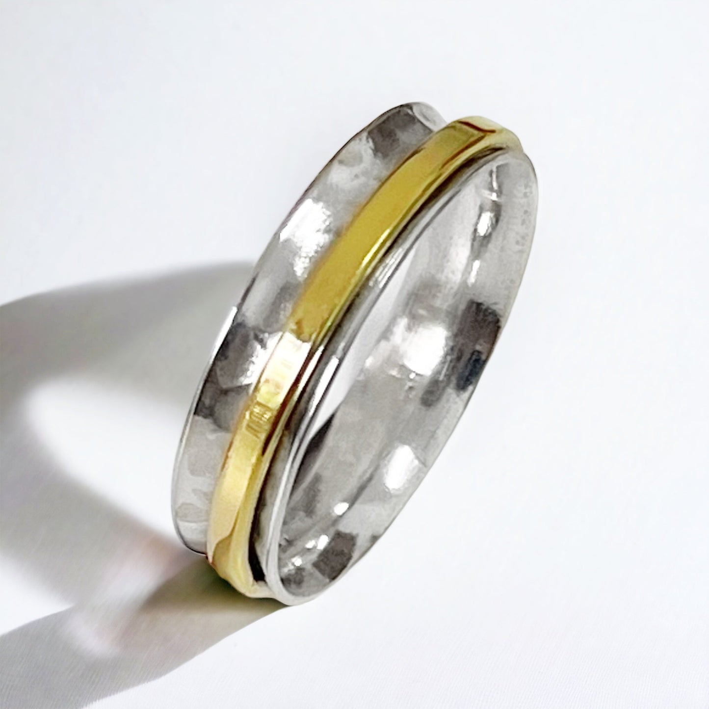 Sweeping Massive Bandring of 925 Sterling Silver