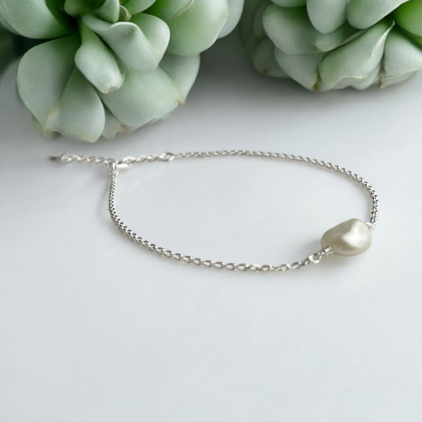 Elegant 925 Sterling Silver Bracelet with Wire-Wrapped Baroque Keshi…