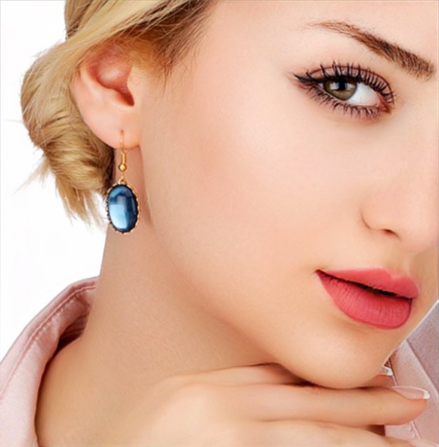 Blue shimmering earrings - gold-plated jewelry in vintage style
