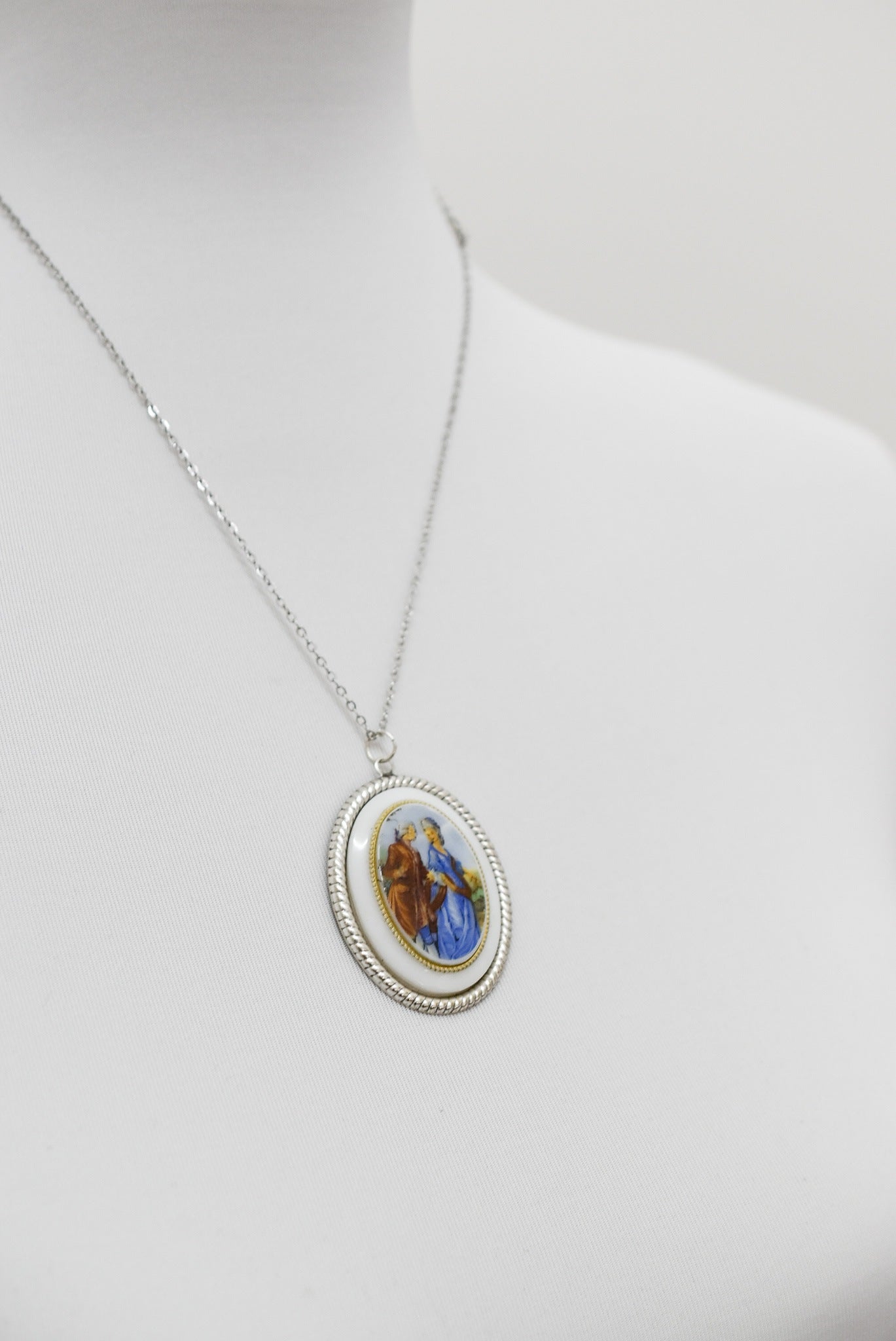 70s Vintage Kamee porcelain chain "Twinness II