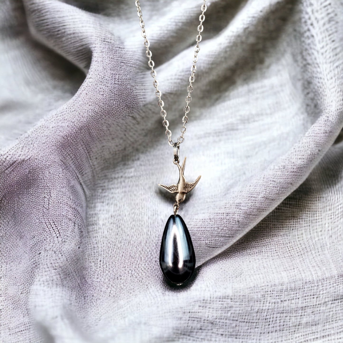 Swallowing — Chain in vintage style