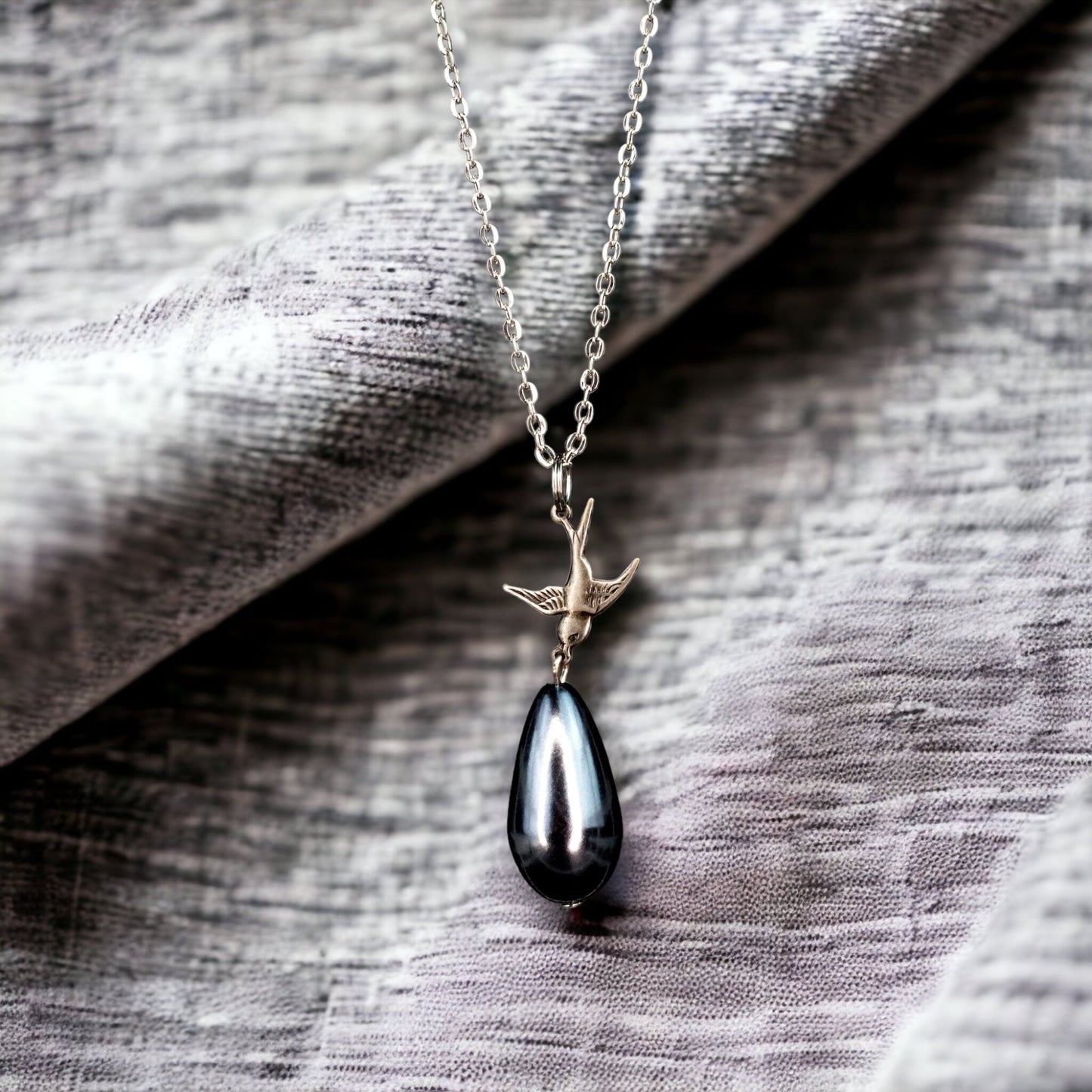 Swallowing — Chain in vintage style