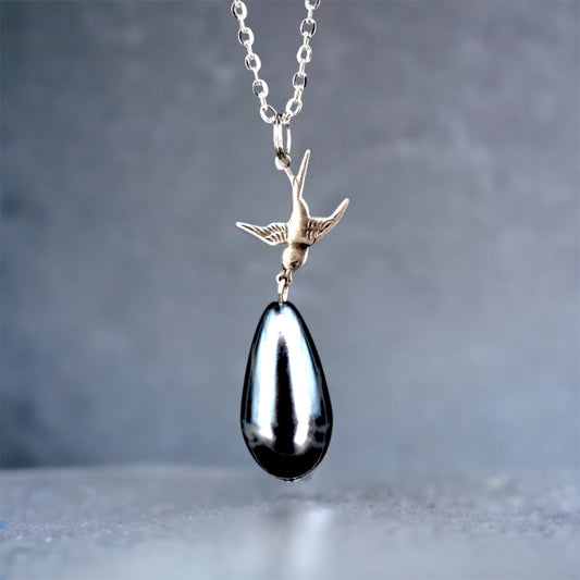 Swallowing — Chain in vintage style