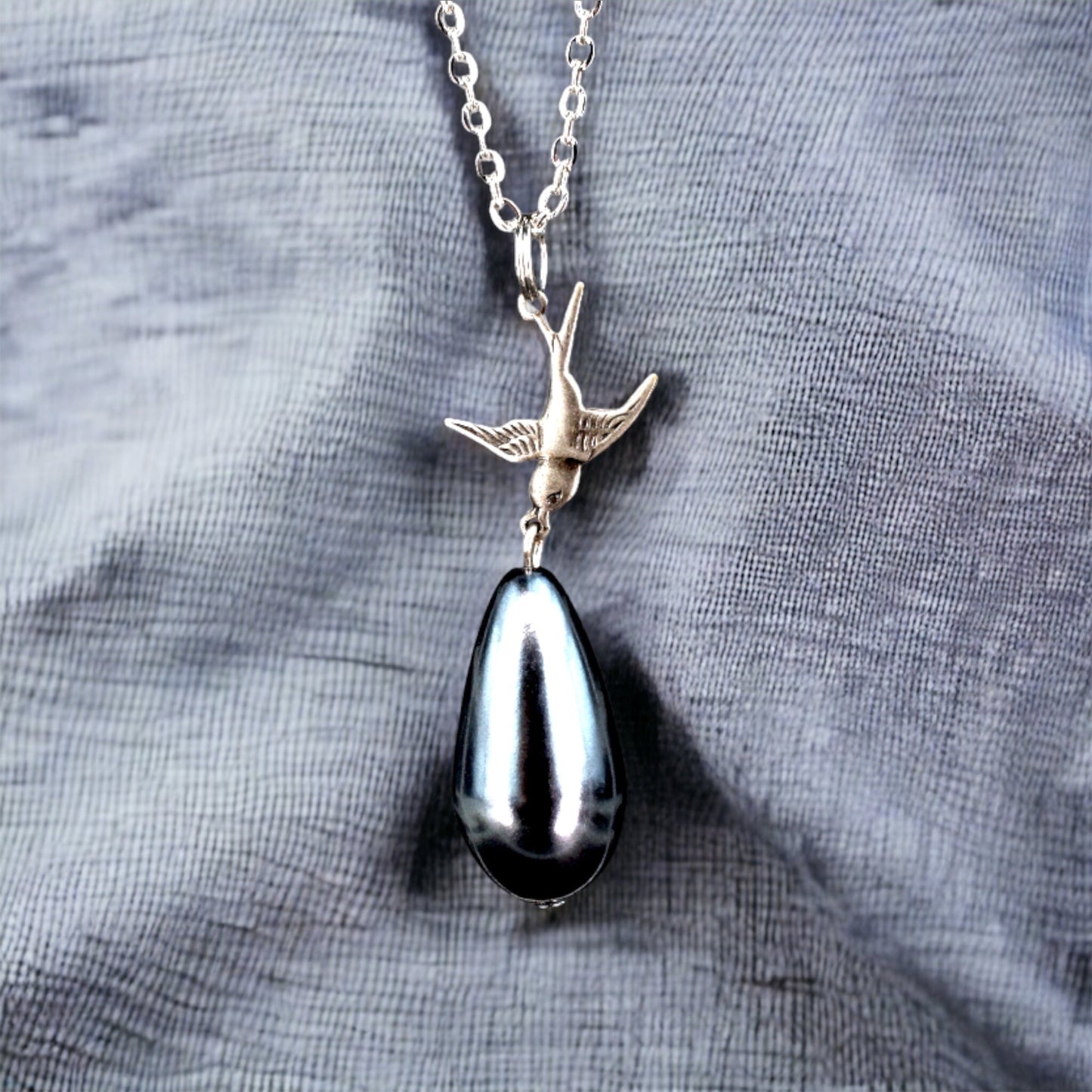 Swallowing — Chain in vintage style