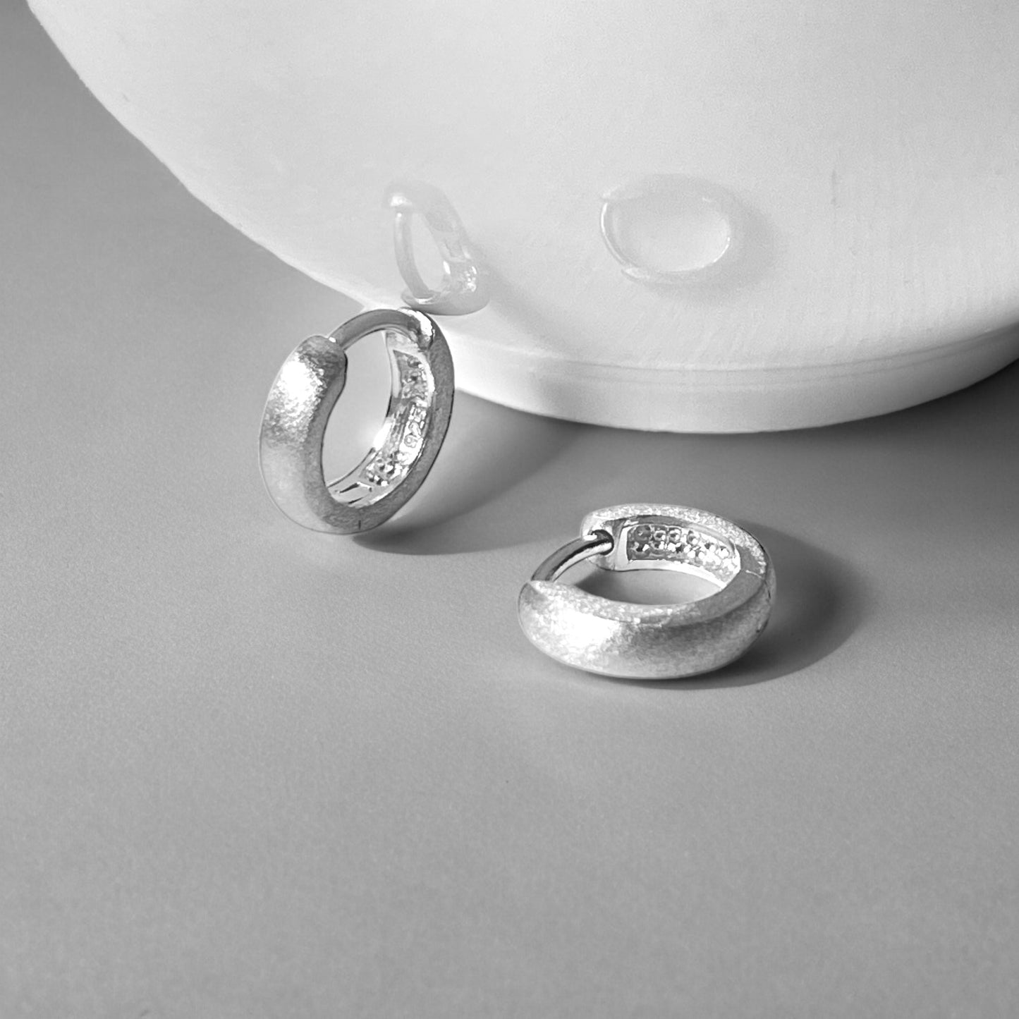 Matte Classic Huggie Hoop Earrings in 925 Sterling Silver – 14x14 mm