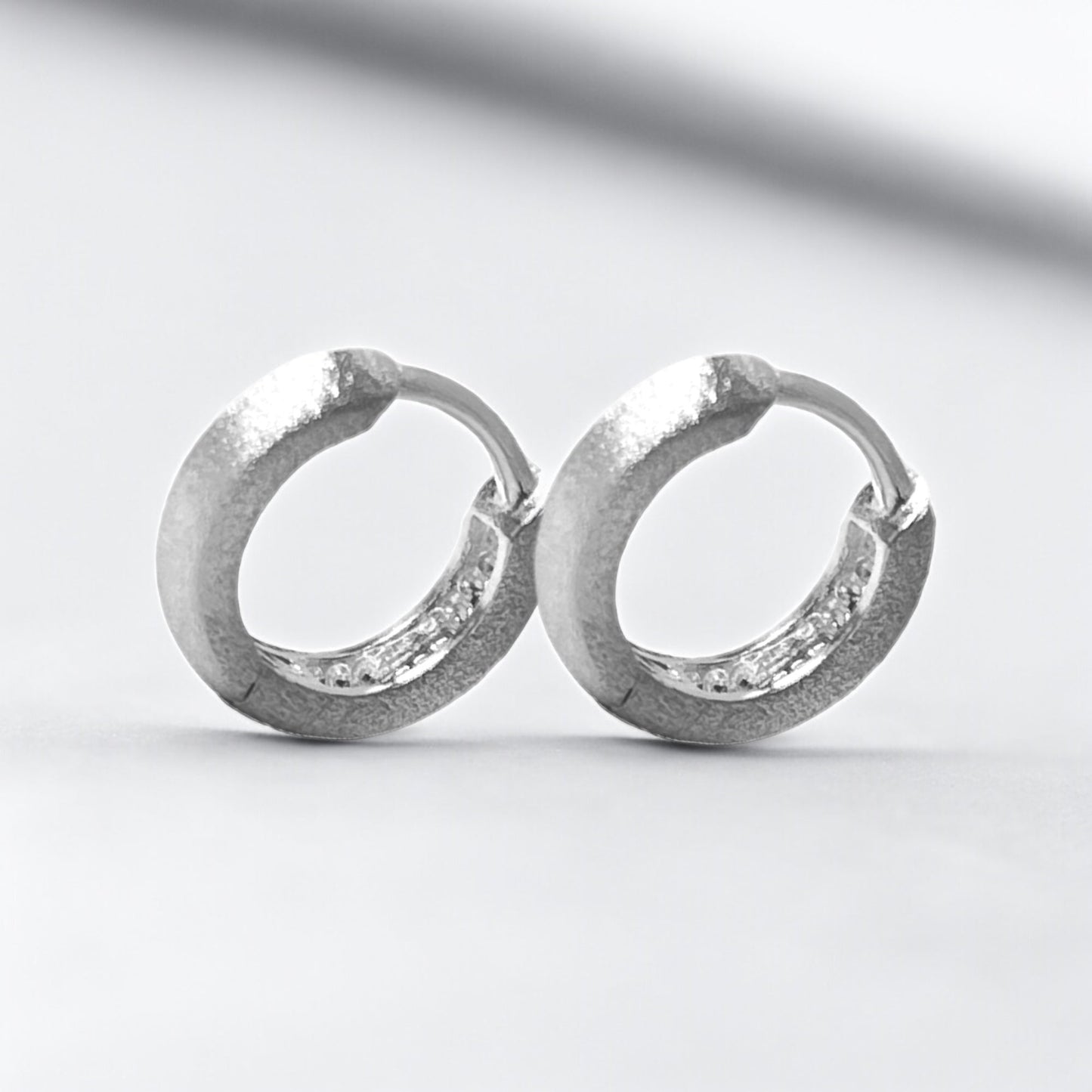 Matte Classic Huggie Hoop Earrings in 925 Sterling Silver – 14x14 mm