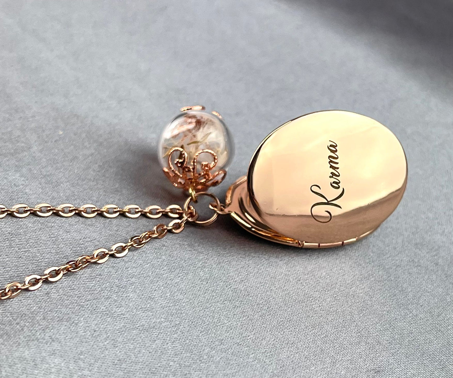 Photo medallion necklace with your photo - Pust flower trailer…